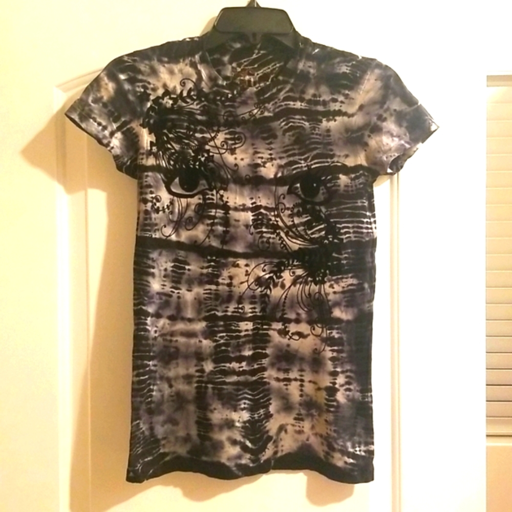 Mighty Fine Doe T-shirt size M
